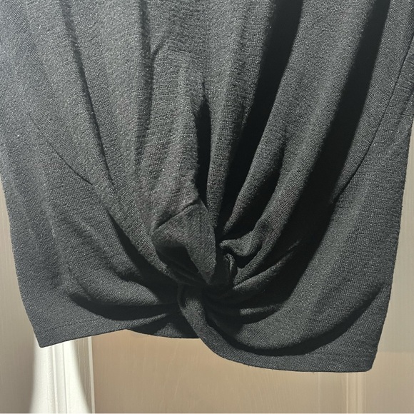 Aritzia long sleeve shirt black, cropped with “knot” at front - Picture 3 of 4